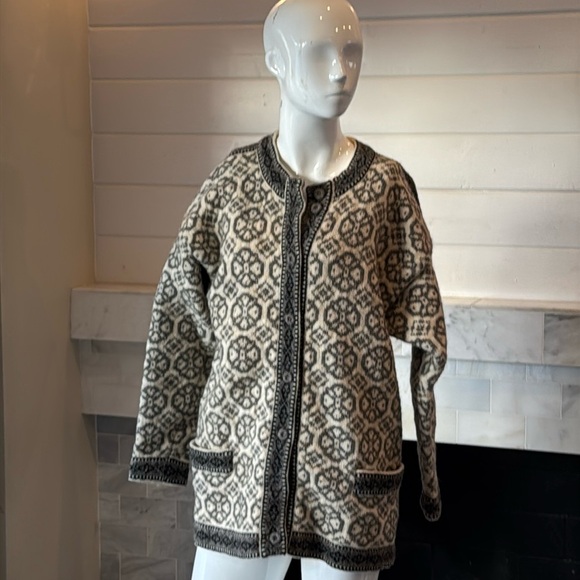 Vintage Nordic Ivory & Gray Wool Fair Isle Cardigan Size Medium - Picture 1 of 8